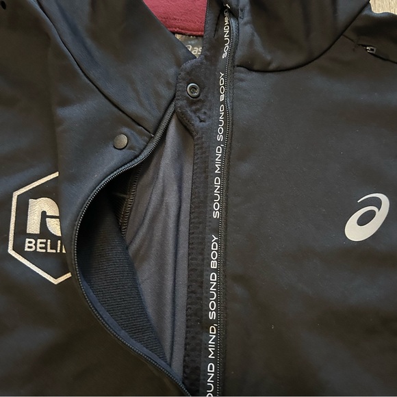 Asics Running Quarter-Zip - Picture 5 of 7